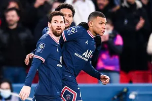 'Mbappe còn trẻ con và rất dễ tự ái'