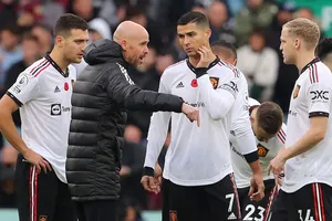 HLV Ten Hag thẳng thừng 'bóc phốt' Ronaldo