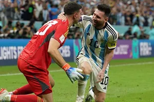 Messi bị chê bai thậm tệ, thua cả Mbappe