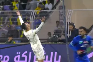 Người hâm mộ đội bóng của Ronaldo lại hô vang tên… Messi