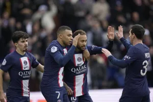 PSG coi trọng Mbappe hơn Messi