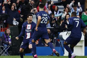 'Messi kém cỏi khiến PSG yếu đi' 