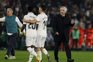 HLV Ancelotti tiết lộ cầu thủ Real thiếu tự tin ở cuộc đua với Barca