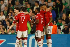 HLV Ten Hag và Maguire nói gì với Rashford trong phòng thay đồ?