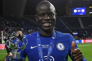 Juventus lôi kéo Kante thay thế Pogba
