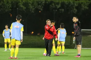 HLV Troussier tung đội hình mạnh nhất đấu Iraq