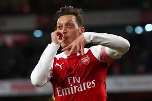 Giải nghệ ở tuổi 34, Ozil bị gán biệt danh 'kẻ lười biếng'