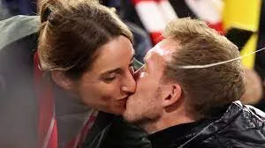 HLV Nagelsmann bị sa thải vì nữ phóng viên xinh đẹp