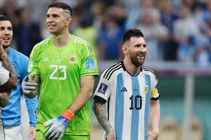 Chủ tịch UEFA nhắn nhủ Messi dạy dỗ đồng đội