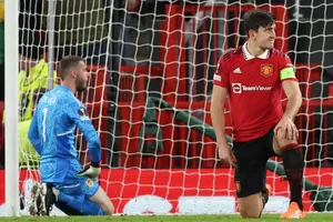 Ten Hag đau khổ bênh vực thủ môn De Gea sau trận thua thảm