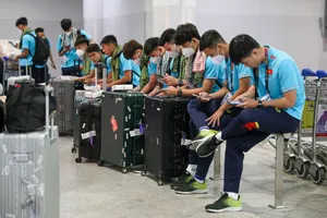 U-22 Việt Nam tập buổi đầu tiên trên đất Campuchia