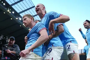 Quái kiệt De Bruyne và Haaland vùi dập Arsenal tâm phục khẩu phục