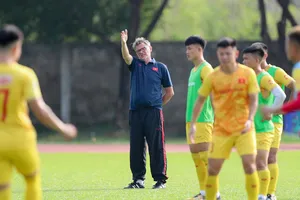 5 ngày nghỉ và trận quyết định của thầy trò Troussier