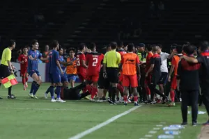 Ẩu đả kinh hoàng, trọng tài rút 7 thẻ đỏ cho Thái Lan và Indonesia