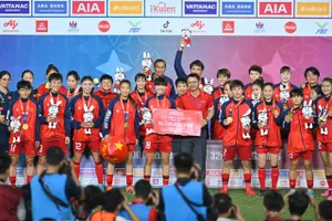 Thưởng cho tuyển nữ Việt Nam hơn 5 tỉ đồng, thầy Chung gây bất ngờ