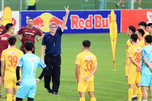 Nóng: HLV Troussier giữ lại Công Phượng, Văn Toàn, không có Tiến Linh