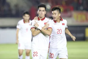 HLV Troussier trả Tiến Linh về nhà, Công Phượng gây tranh cãi