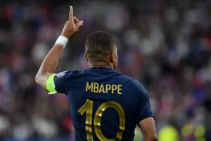 Mbappe lại phá kỷ lục ở làng bóng Pháp