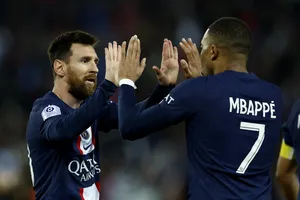PSG mua hai ngôi sao thay thế Messi và Mbappe