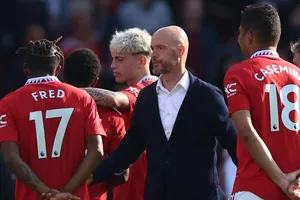 UEFA trừng phạt Man United