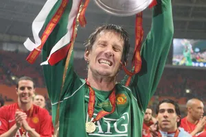 Thủ thành cũ của MU vẫn nằm trong phòng chăm sóc đặc biệt