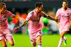 Messi ghi siêu phẩm cho Miami ở phút bù giờ