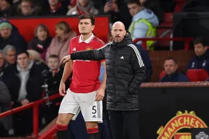 HLV Ten Hag nói điều phũ phàng với Maguire