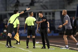 HLV Shin Tae-yong giận dữ đổ lỗi cho trọng tài ở trận thua U-23 Việt Nam