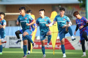 HLV Troussier bất ngờ gọi Văn Quyết, Công Phượng, Văn Toàn lên tuyển