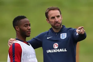 HLV Southgate loại Sterling khỏi tuyển Anh, gây tranh cãi với Maguire