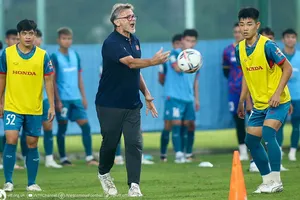 HLV Troussier chọn đội hình đá giải châu Á, tăng cường 4 tuyển thủ