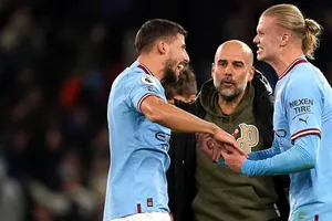 Pep Guardiola mỉa mai về thảm họa của Man City