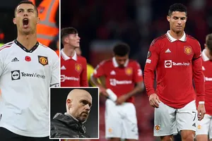 Vén màn bí mật Ronaldo thất bại ở Man United