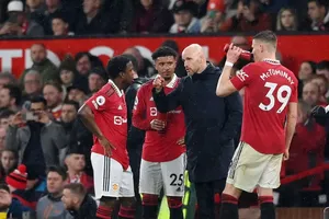 Sốc: HLV Ten Hag bị sa thải cho đến phút bù giờ