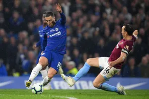 West Ham mời chào Hazard sau tuyên bố treo giày vĩnh viễn