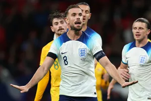 Cổ động viên la ó phản ứng đội trưởng tuyển Anh