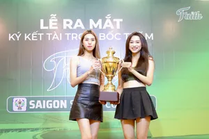 Khắc tên nhà vô địch lên cúp Faith