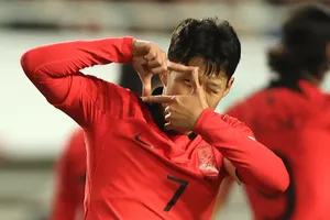 Cử chỉ đẹp của Son Heung-min ở trận thắng tuyển Việt Nam 6-0