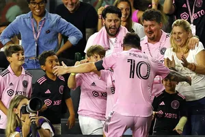 Messi nhận lương cao nhất làng bóng đá Mỹ là bao nhiêu?