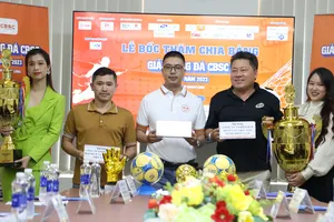 Độc đáo giải bóng đá CBSC - cúp Hoàng Long lần 1