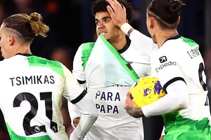 Diaz ghi bàn trong nỗi đau người cha bị bắt cóc