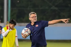 HLV Troussier: “Nhiều người nghĩ đội tuyển VN yếu hơn Iraq, thế cũng tốt”