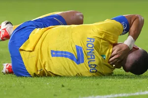 Ronaldo nhập viện và hành động đẹp xin từ chối phạt đền