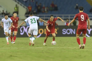 Thầy trò Troussier giữ vững ngôi số một Đông Nam Á