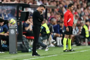 HLV Xavi bị công kích và nguy cơ mất ghế nóng ở Barca