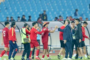 Nóng: HLV Troussier công bố danh sách tuyển Việt Nam theo cách bất ngờ