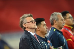 Lời gan ruột của HLV Troussier và chuyến hành quân xa của tuyển VN