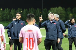 Có gì lạ trong buổi tập đầu tiên của tuyển Việt Nam trên đất Qatar?