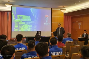 Thầy trò Troussier học luật để tránh ‘vấp ngã’ tại Qatar