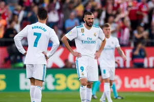 Ronaldo cảnh báo Benzema nếu về Man United